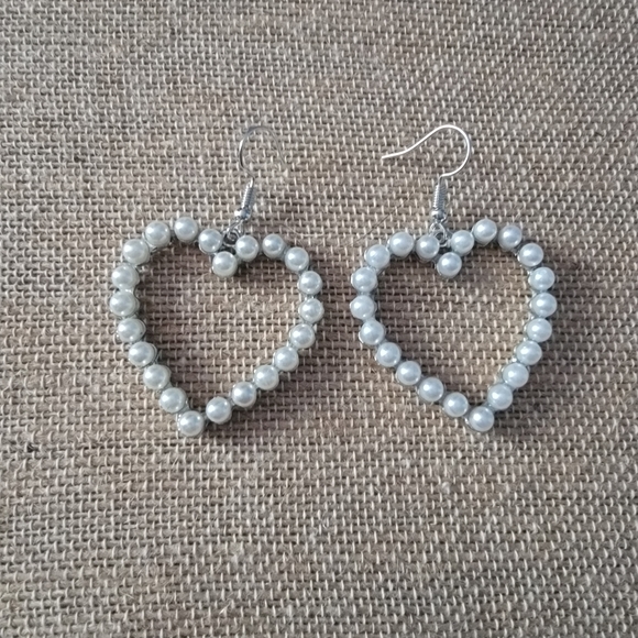 Pearlized Heart Hoop Earrings - Picture 2 of 2